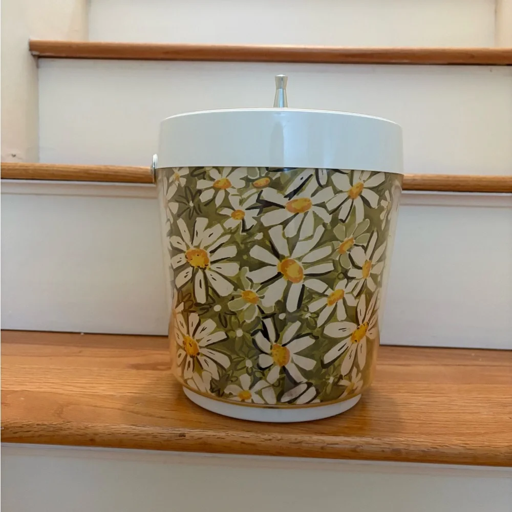 Vintage West Bend Daisy Ice Bucket with Lid. Missing Handle.